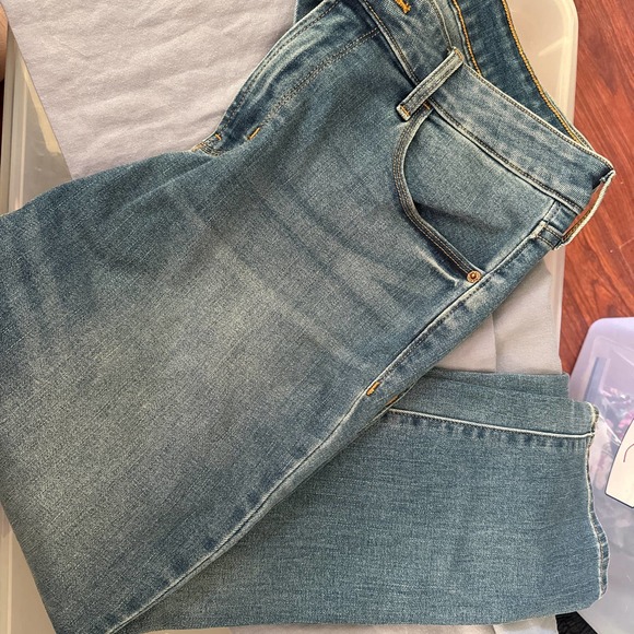 Old Navy Women’s jeans size 12 short - Picture 4 of 8